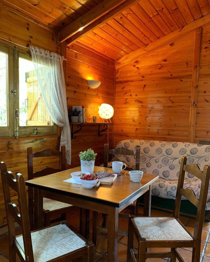 Camping Oliana Hotel Kültér fotó